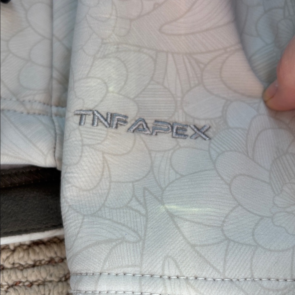 THE NORTH FACE TNFAPEX jacket. Floral design. Wind guard waist strap. Size med - Picture 13 of 14